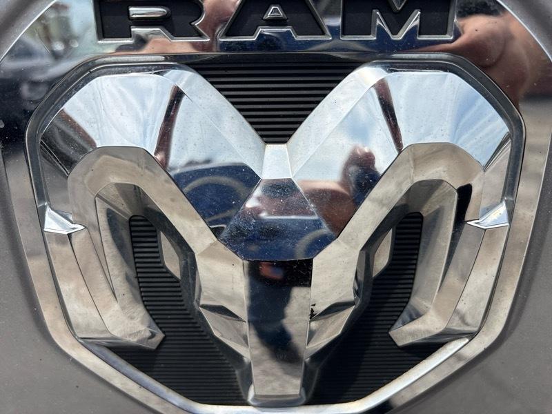 RAM 1500 4WD Crew Cab 140.5" Tradesman 2024