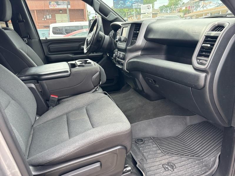 RAM 1500 4WD Crew Cab 140.5" Tradesman 2024