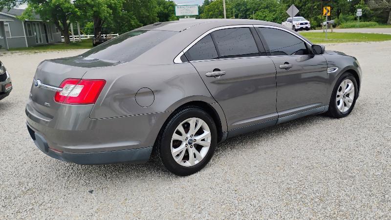 Ford Taurus 4dr Sdn SEL FWD 2011