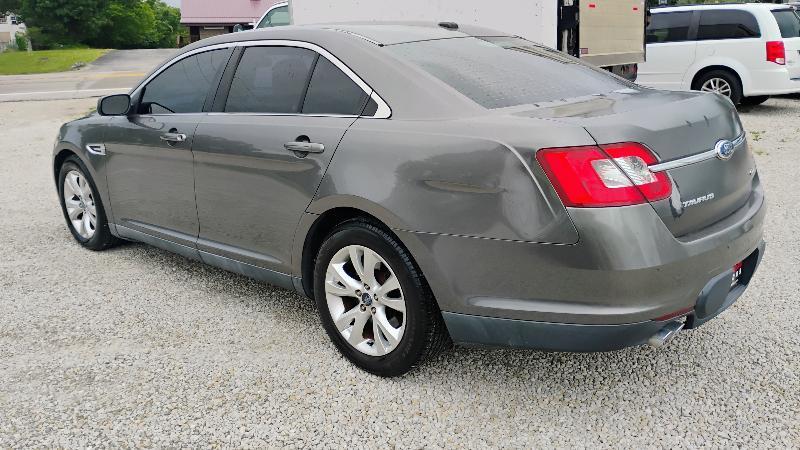 Ford Taurus 4dr Sdn SEL FWD 2011