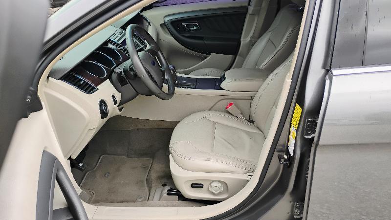 Ford Taurus 4dr Sdn SEL FWD 2011