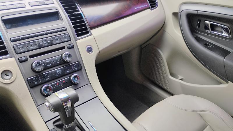 Ford Taurus 4dr Sdn SEL FWD 2011
