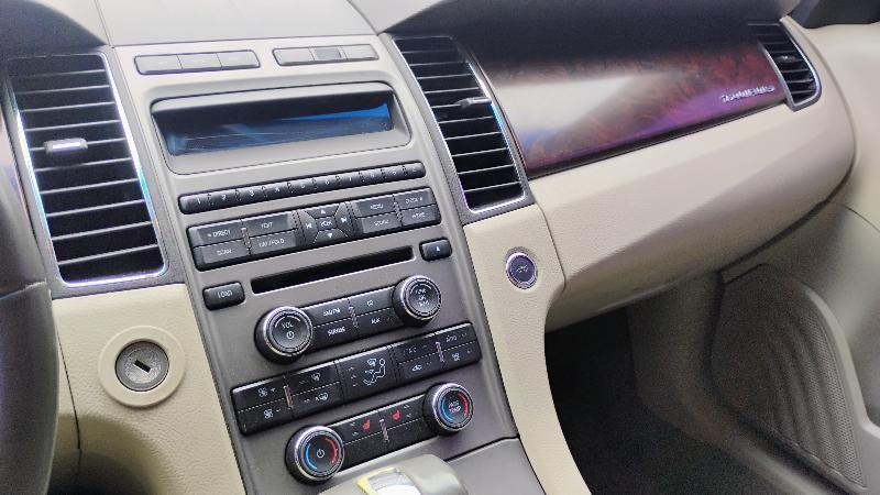 Ford Taurus 4dr Sdn SEL FWD 2011