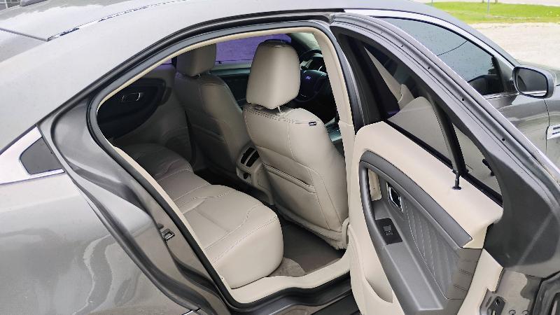Ford Taurus 4dr Sdn SEL FWD 2011