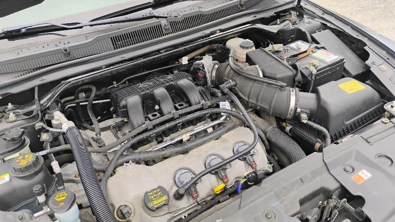 Ford Taurus 4dr Sdn SEL FWD 2011