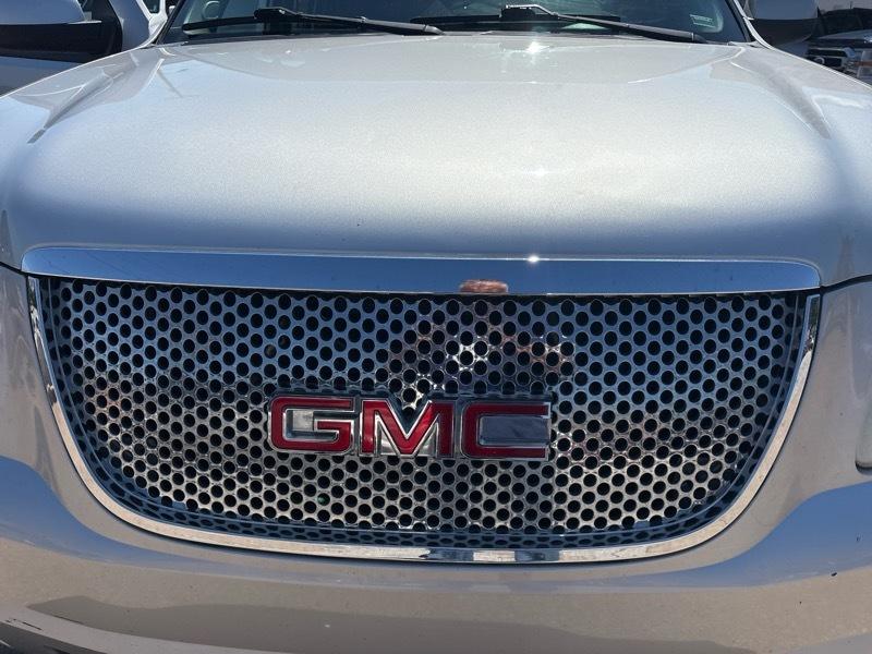 GMC Yukon 4WD 4dr 1500 SLE 2011