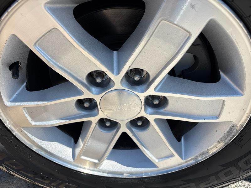 GMC Yukon 4WD 4dr 1500 SLE 2011