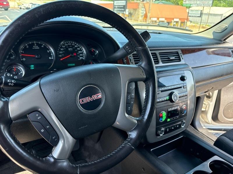 GMC Yukon 4WD 4dr 1500 SLE 2011