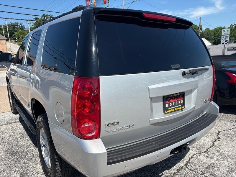 GMC Yukon 4WD 4dr 1500 SLE 2011