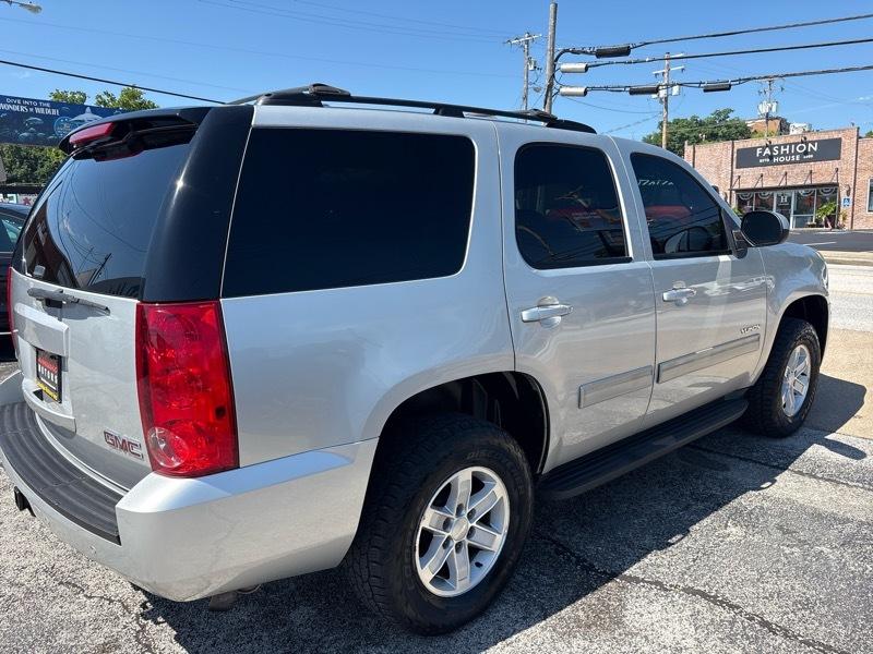 GMC Yukon 4WD 4dr 1500 SLE 2011