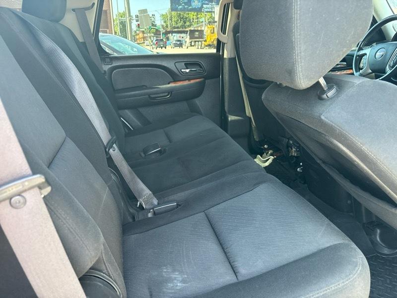 GMC Yukon 4WD 4dr 1500 SLE 2011