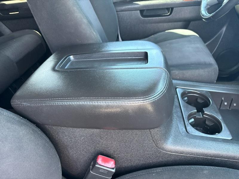 GMC Yukon 4WD 4dr 1500 SLE 2011