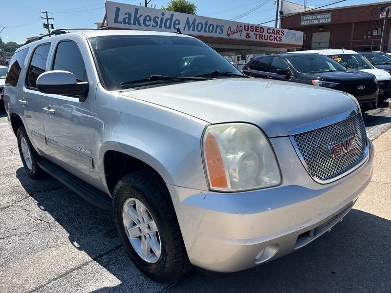 GMC Yukon 4WD 4dr 1500 SLE 2011