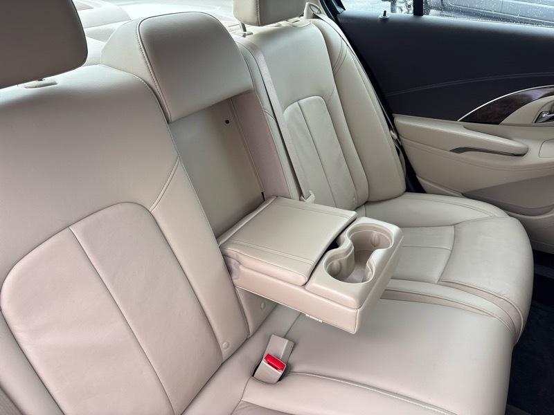 Buick LaCrosse 4dr Sdn Leather FWD 2015