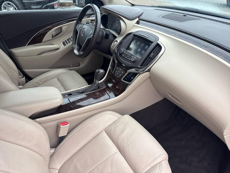 Buick LaCrosse 4dr Sdn Leather FWD 2015