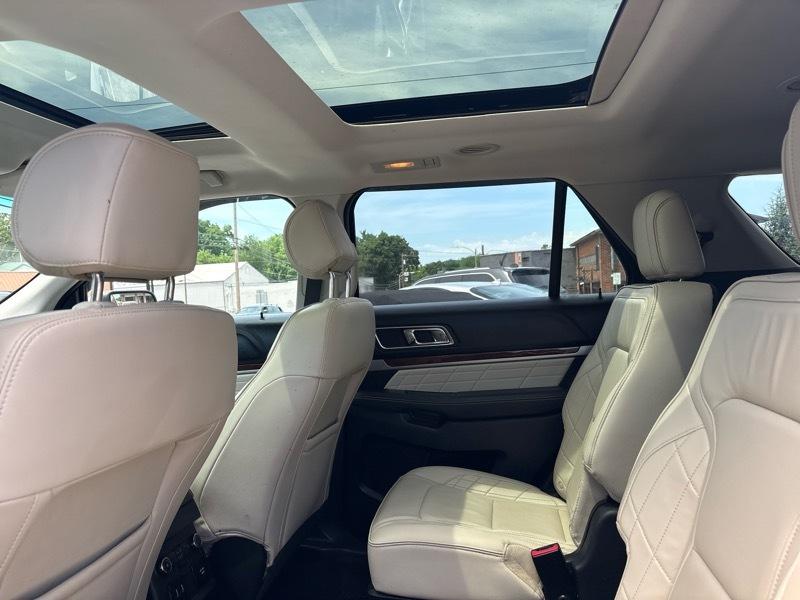 Ford Explorer 4WD 4dr Platinum 2016
