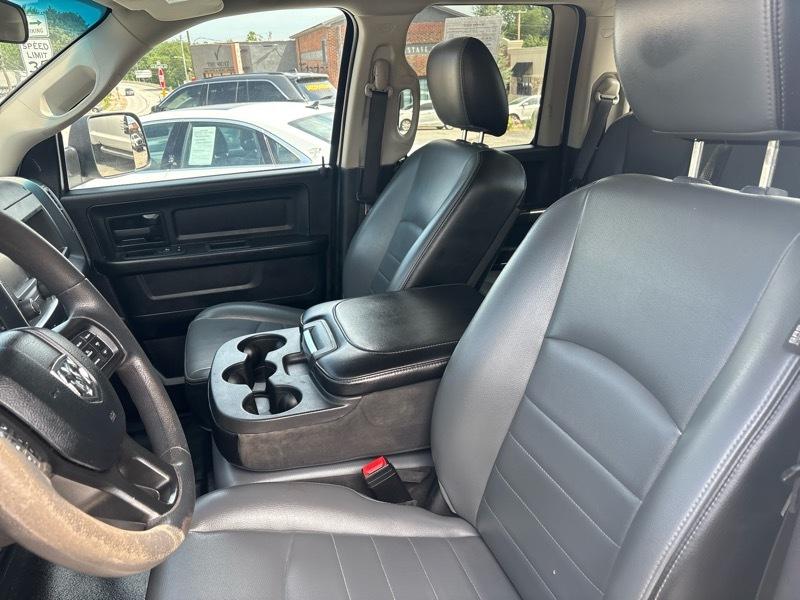 RAM 1500 Classic Tradesman 4x2 Quad Cab 6'4" Box 2022