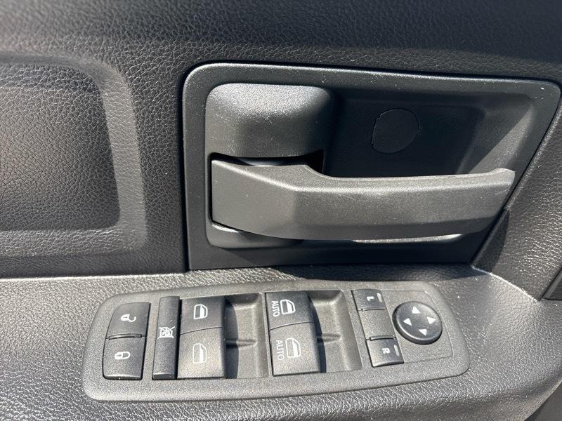 RAM 1500 Classic Tradesman 4x2 Quad Cab 6'4" Box 2022