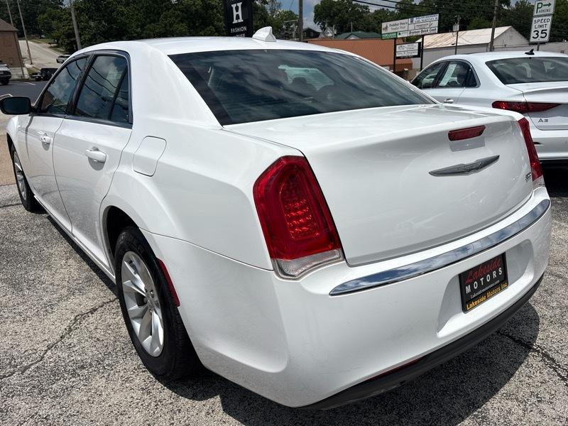 Chrysler 300 4dr Sdn Limited RWD 2015