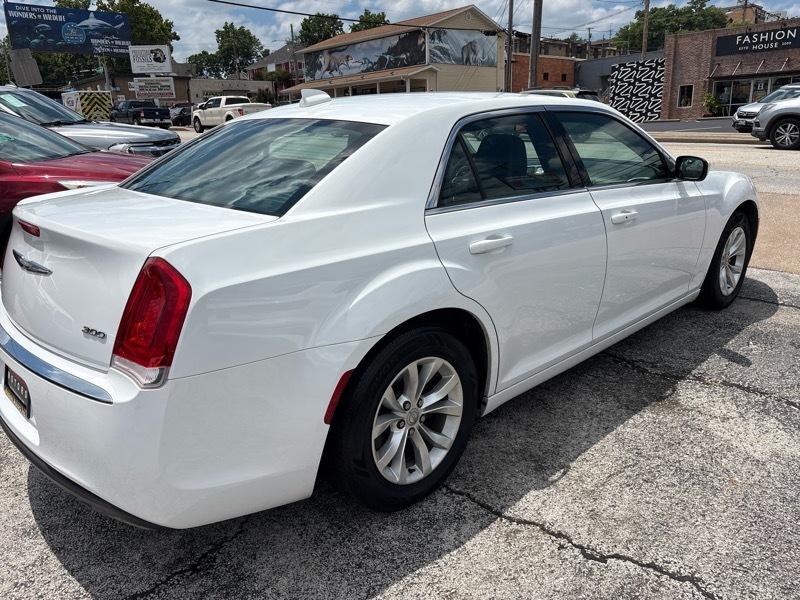 Chrysler 300 4dr Sdn Limited RWD 2015