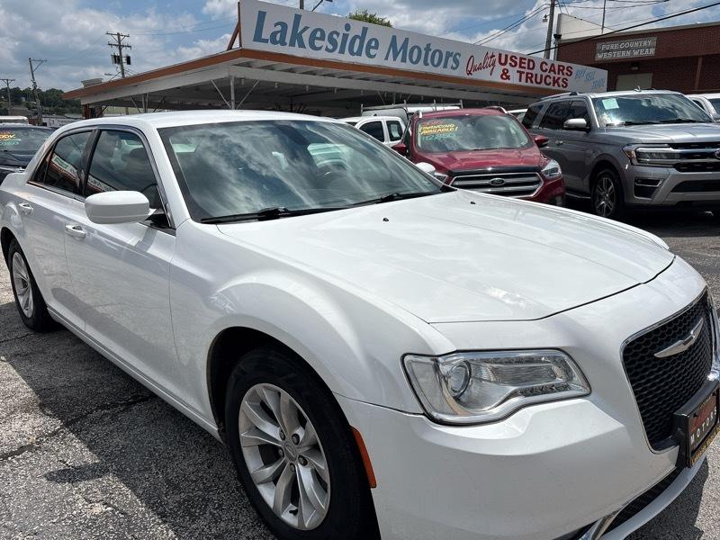 Chrysler 300 4dr Sdn Limited RWD 2015