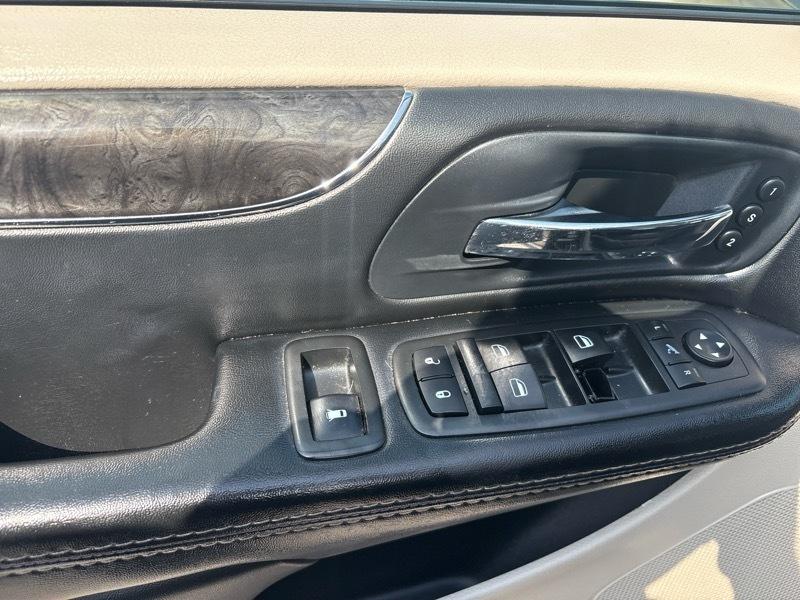 Chrysler Town & Country 4dr Wgn Limited Platinum 2015