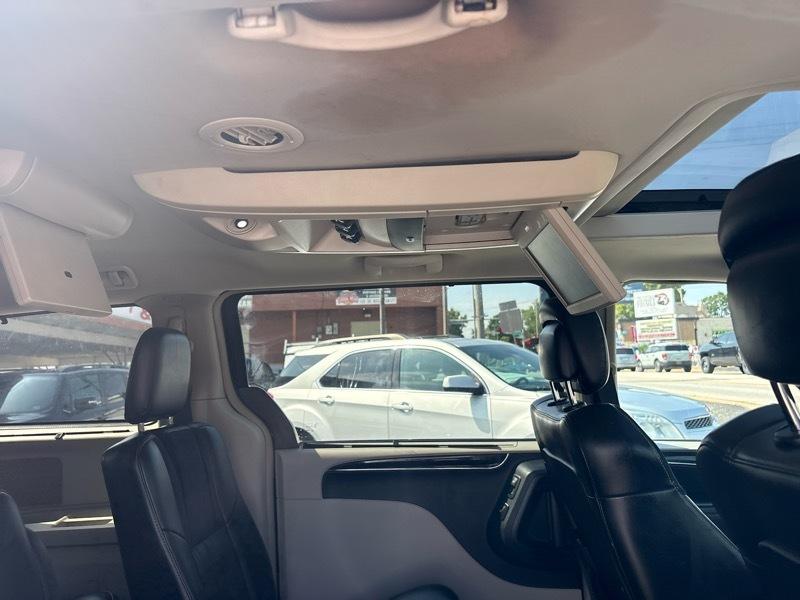 Chrysler Town & Country 4dr Wgn Limited Platinum 2015