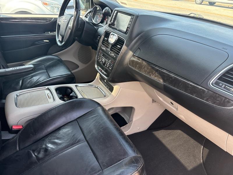 Chrysler Town & Country 4dr Wgn Limited Platinum 2015