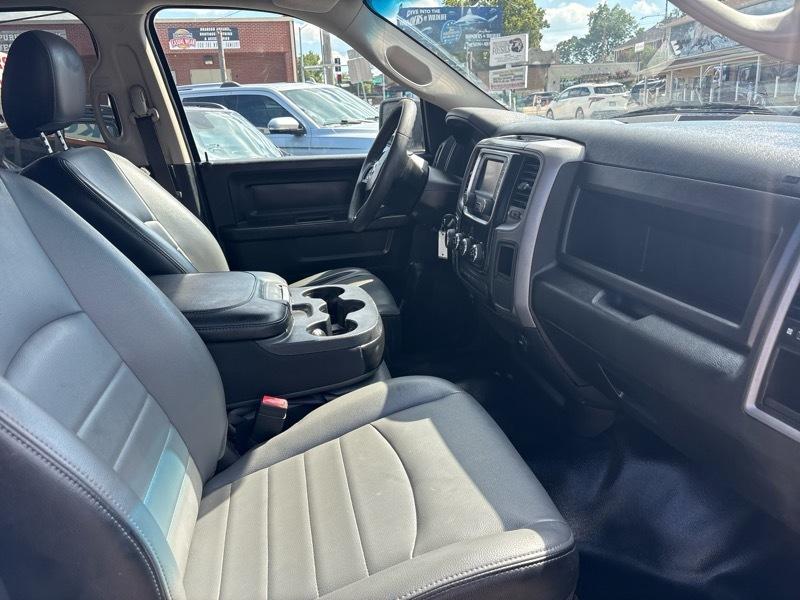RAM 1500 Classic Tradesman 4x2 Quad Cab 6'4" Box 2022
