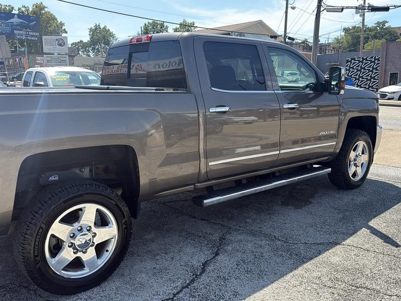 Chevrolet Silverado 2500 LTZ Crew Cab 4WD SWB 2015