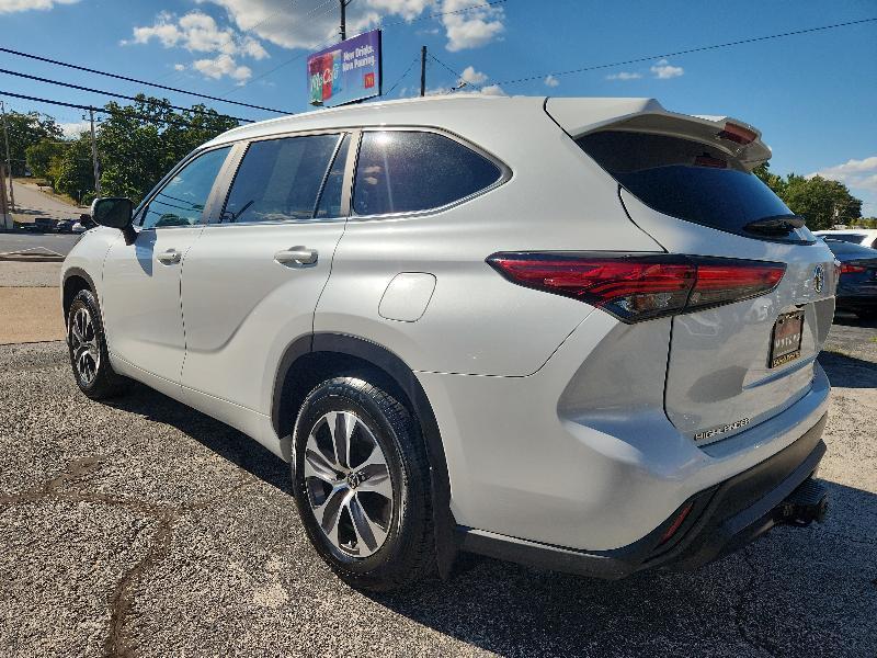 Toyota Highlander AWD 4dr V6 XLE (Natl) 2023
