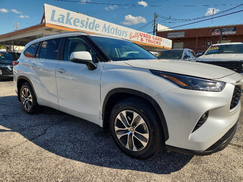 Toyota Highlander AWD 4dr V6 XLE (Natl) 2023