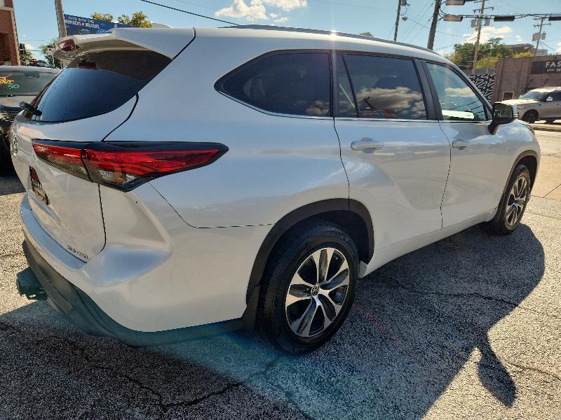 Toyota Highlander AWD 4dr V6 XLE (Natl) 2023