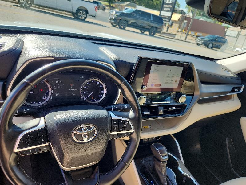Toyota Highlander AWD 4dr V6 XLE (Natl) 2023