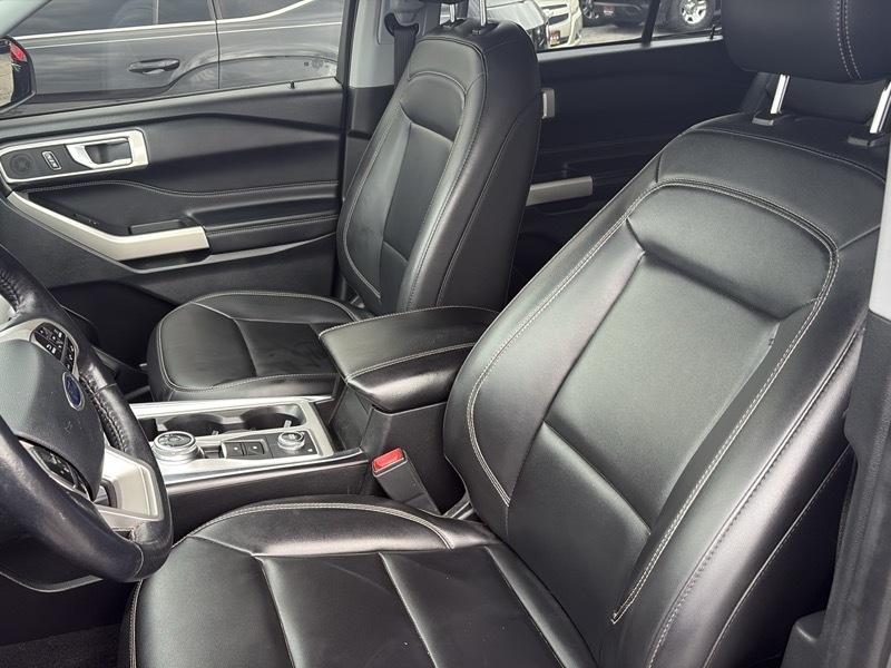 Ford Explorer photo 5