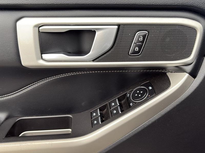 Ford Explorer photo 6