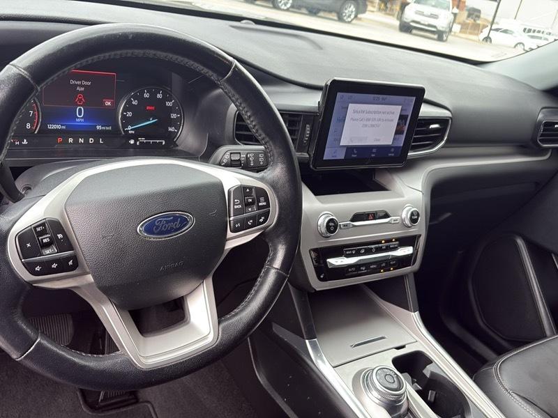 Ford Explorer photo 7