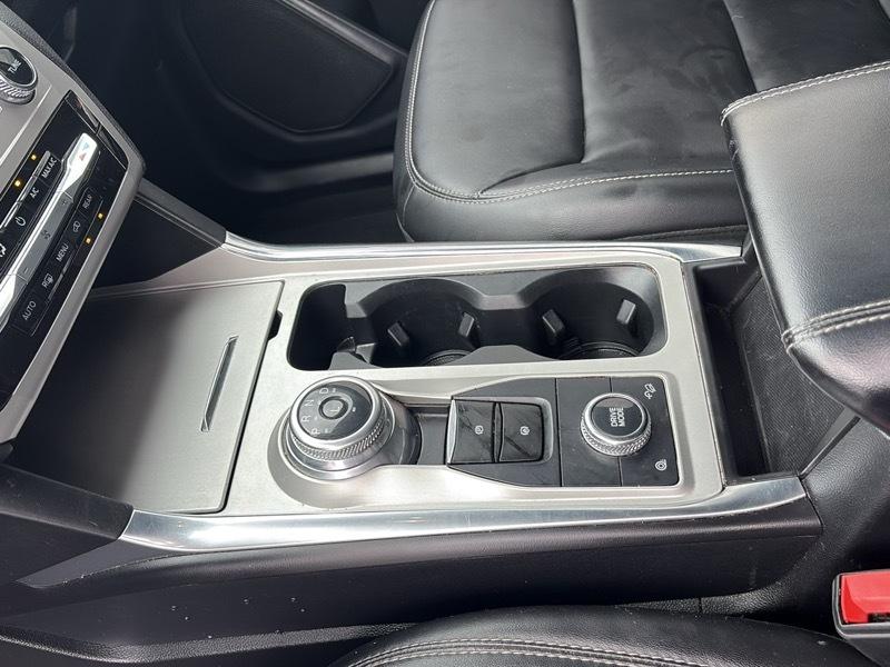 Ford Explorer photo 9