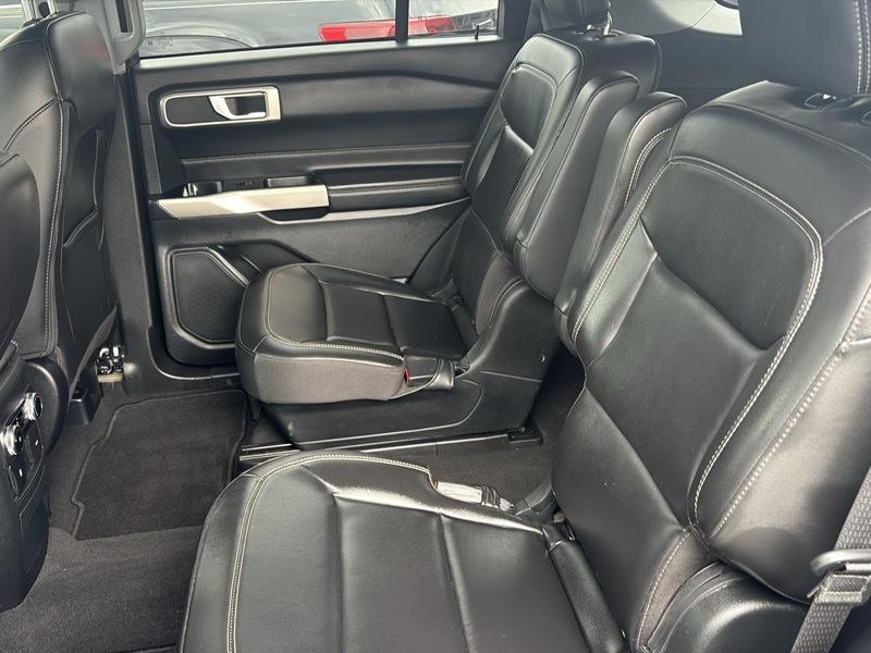 Ford Explorer photo 11