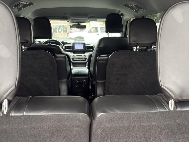 Ford Explorer photo 17