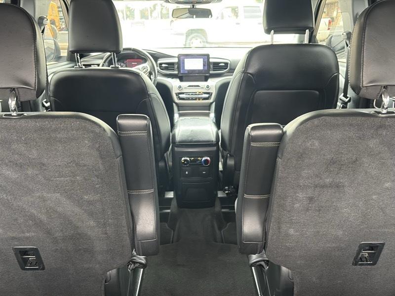Ford Explorer photo 18