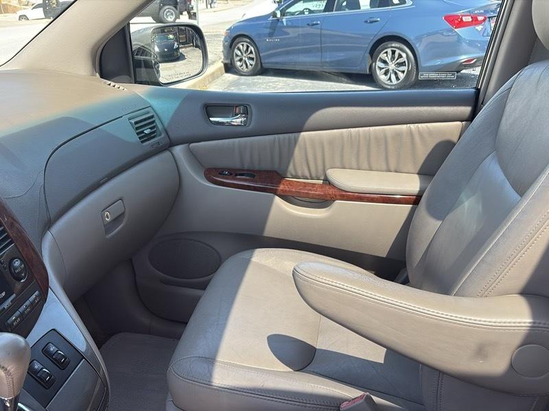 Toyota Sienna 5dr XLE FWD 7-Passenger (Natl) 2005