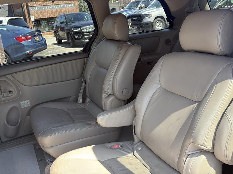 Toyota Sienna 5dr XLE FWD 7-Passenger (Natl) 2005