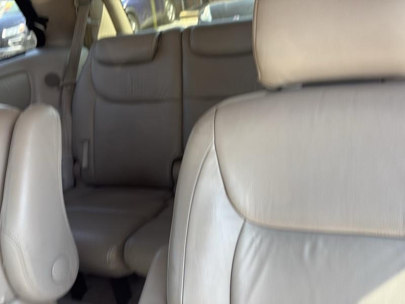 Toyota Sienna 5dr XLE FWD 7-Passenger (Natl) 2005
