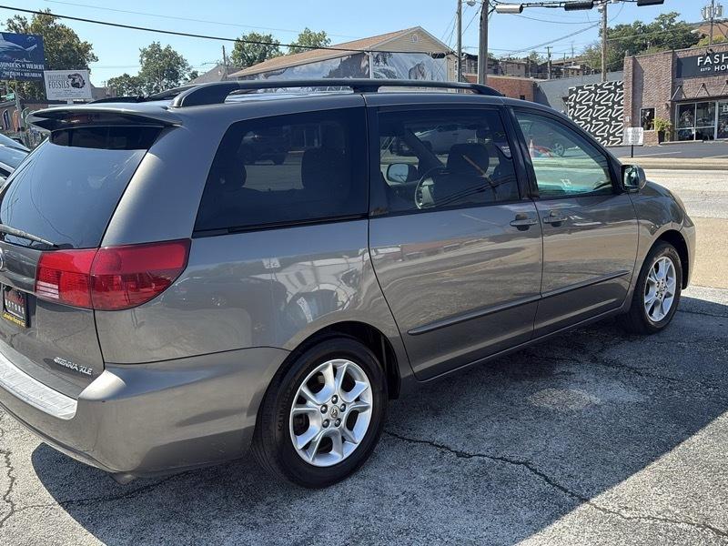 Toyota Sienna 5dr XLE FWD 7-Passenger (Natl) 2005