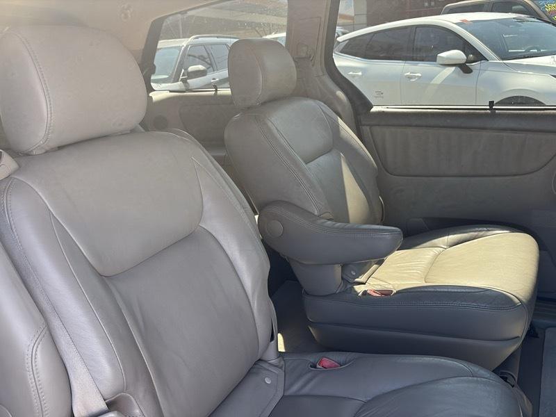 Toyota Sienna 5dr XLE FWD 7-Passenger (Natl) 2005