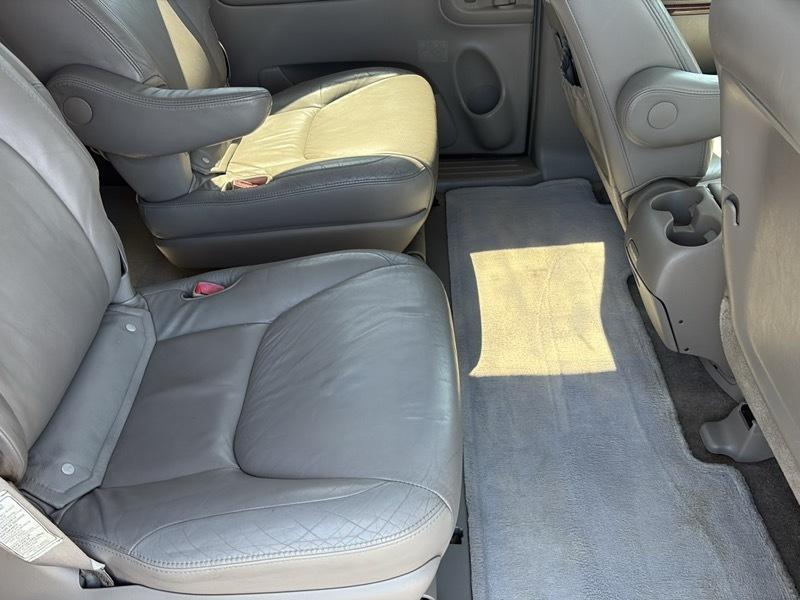 Toyota Sienna 5dr XLE FWD 7-Passenger (Natl) 2005