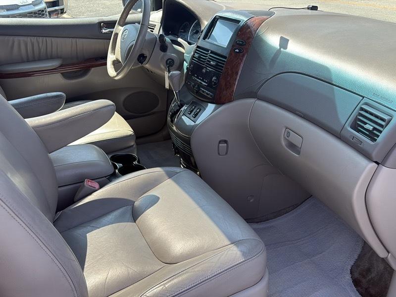 Toyota Sienna 5dr XLE FWD 7-Passenger (Natl) 2005