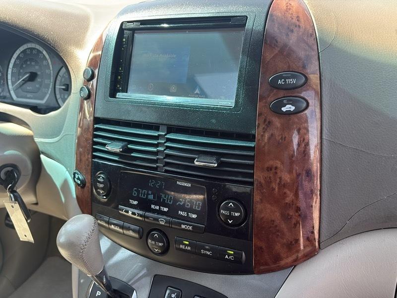 Toyota Sienna 5dr XLE FWD 7-Passenger (Natl) 2005