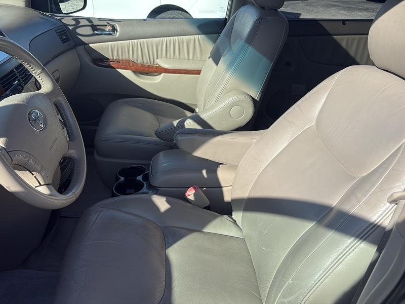 Toyota Sienna 5dr XLE FWD 7-Passenger (Natl) 2005
